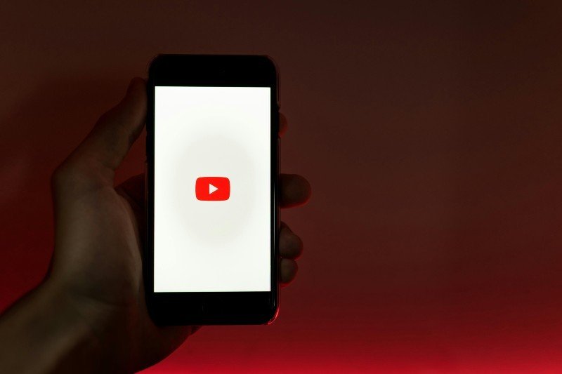 YouTube en un teléfono